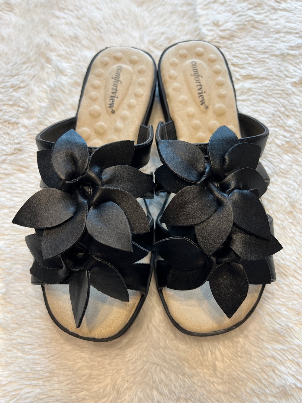 The Paula Sandal Comfortview Women's Size 9W Black Flowers on Top
